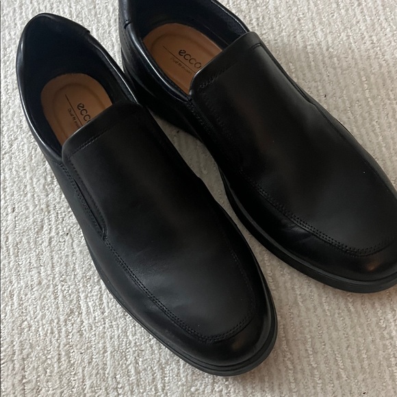 ECCO Men's Classic Black Slip-On Loafers - Picture 2 of 10